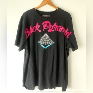 Black Pyramid Men’s TShirt Size 3XL Short Sleeve Pink Words Graphic Chris Brown